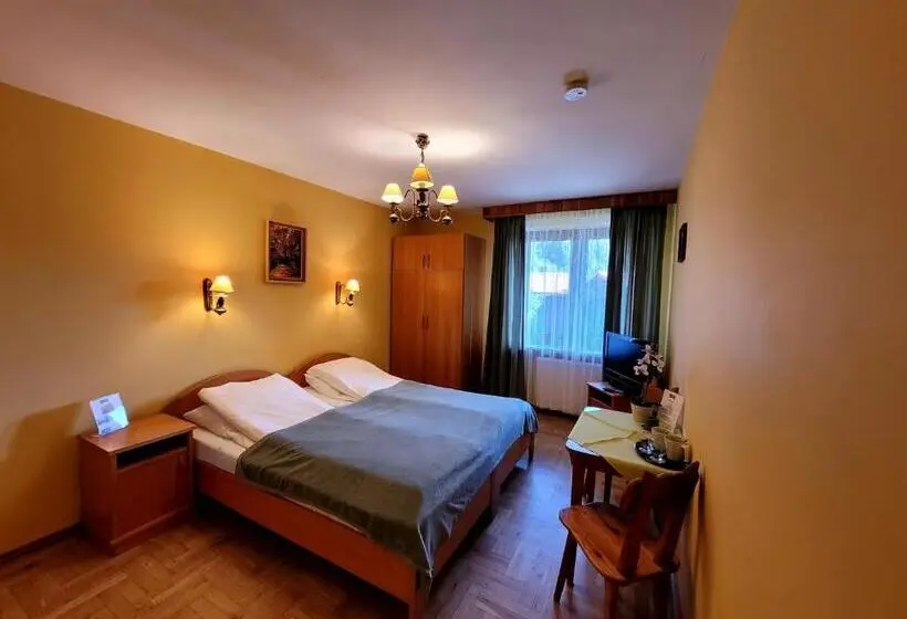 Basic-huone, Rezydencja Leśny Dwór