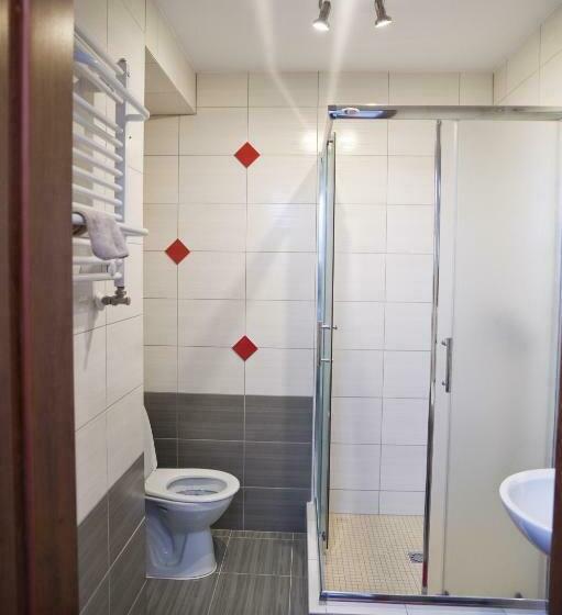 חדר לארבעה סטנדרטי עם מרפסת, Agroturystyka W Jabłoniowym Sadzie