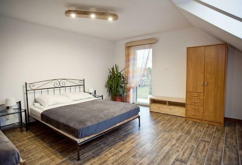 חדר לארבעה סטנדרטי עם מרפסת, Agroturystyka W Jabłoniowym Sadzie