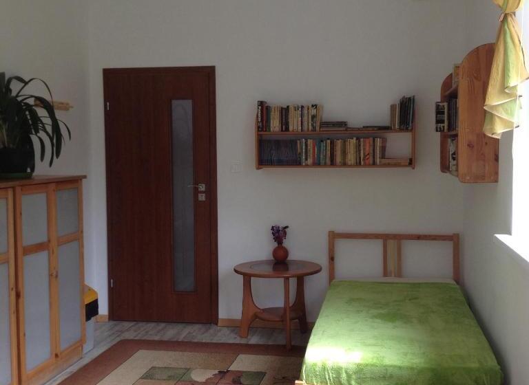 חדר סטנדרטי לארבעה עם חדר אמבטיה משותף, Agroturystyka W Jabłoniowym Sadzie