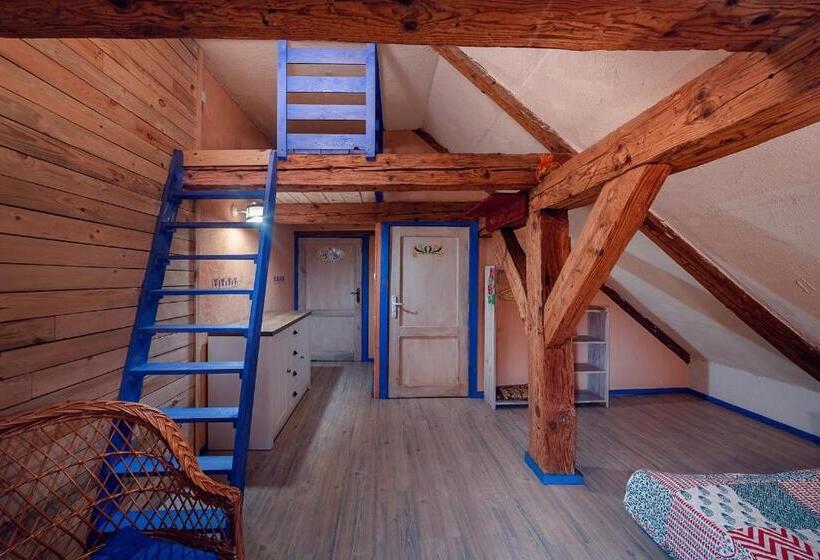 חדר סטנדרט לשלושה עם נוף לגינה, Folwark Malinowy Chruśniak