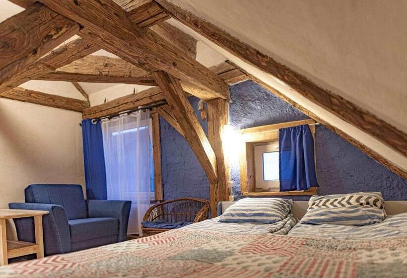 חדר סטנדרט לשלושה עם נוף לגינה, Folwark Malinowy Chruśniak