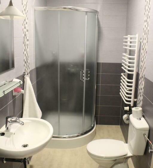 غرفة قياسية, Pod Strzechą