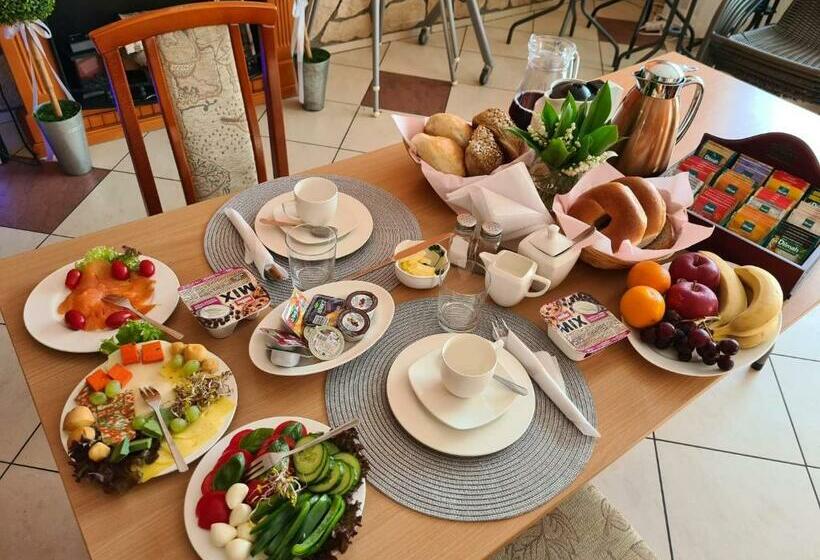 スタンダードルーム, Restauracja Joanna