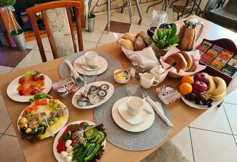 スタンダードルーム, Restauracja Joanna