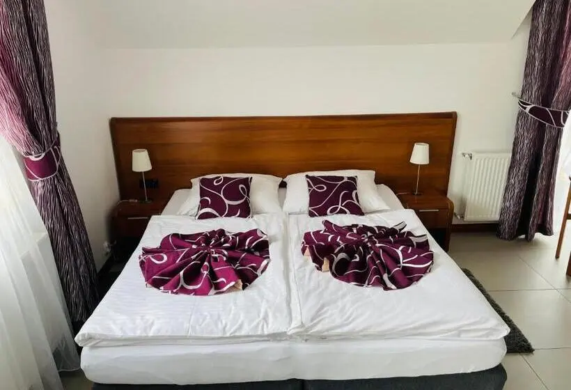 Deluxe Neljän Hengen Huone, Pod Orłem