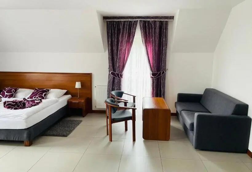 Deluxe Neljän Hengen Huone, Pod Orłem