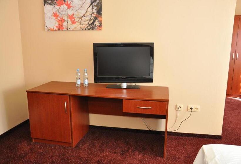 غرفة قياسية ثلاثية, Markiz łopuszno