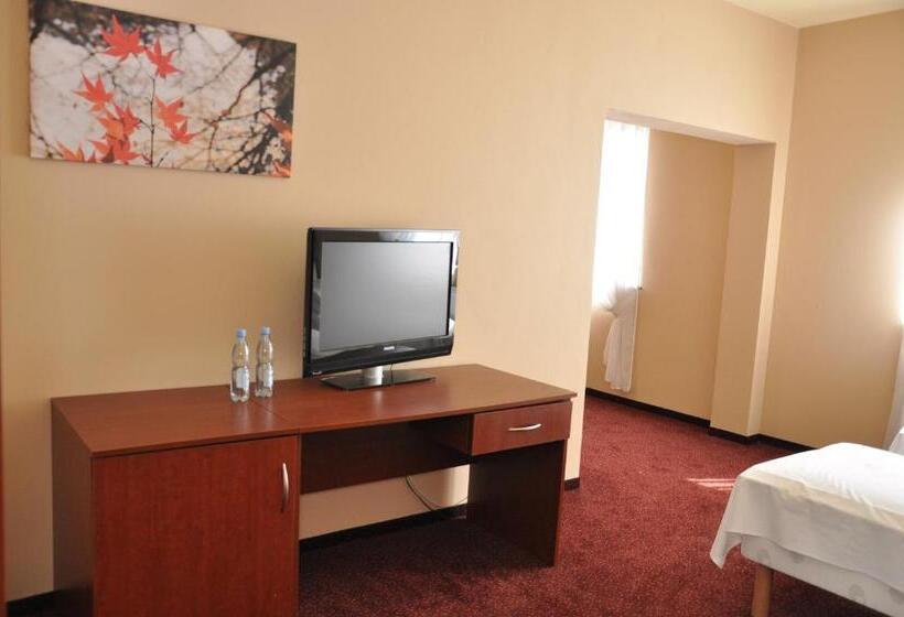 غرفة قياسية ثلاثية, Markiz łopuszno