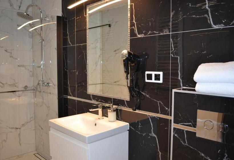 استودیوی استاندارد, Villa Nova