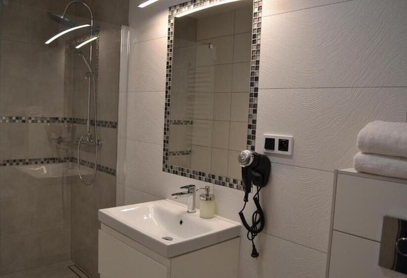 استودیوی استاندارد, Villa Nova