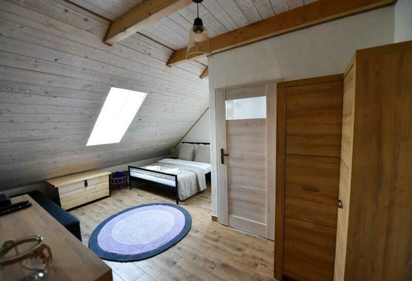 חדר סטנדרט לשלושה, Babushka Noclegi