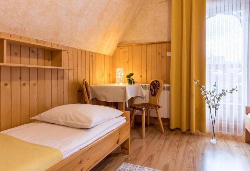 חדר סטנדרט לשלושה עם מרפסת, Gościniec Nad Potokiem