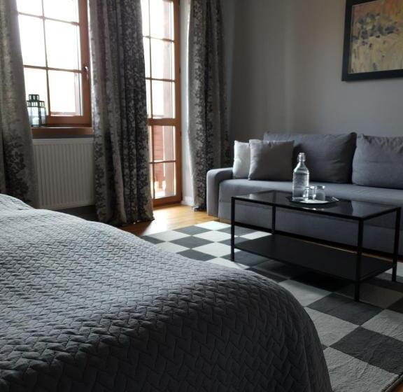 套房带泳池景, Majątek Morgi