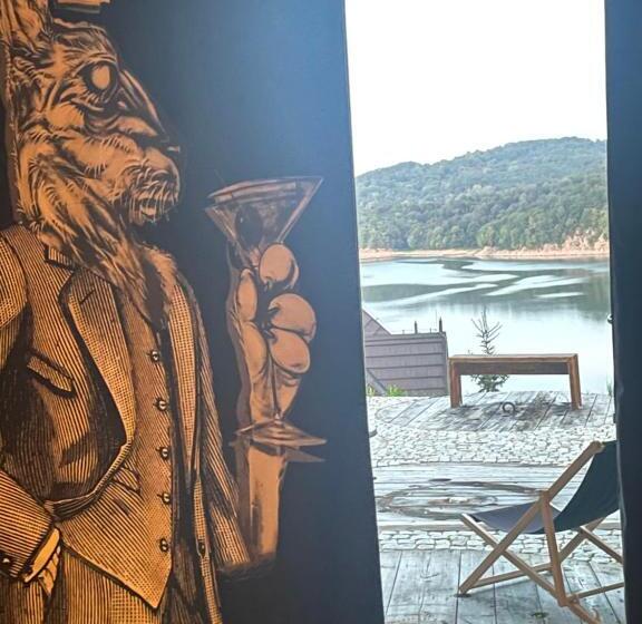 جناح مطل على البحيرة, Ostoja Spokoju