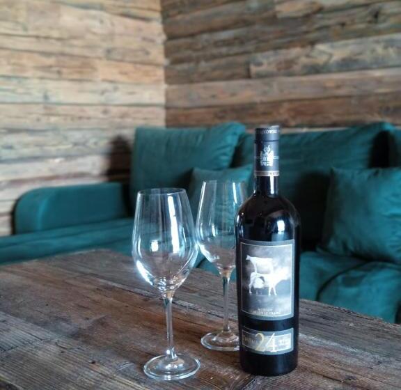 جناح مطل على البحيرة, Ostoja Spokoju