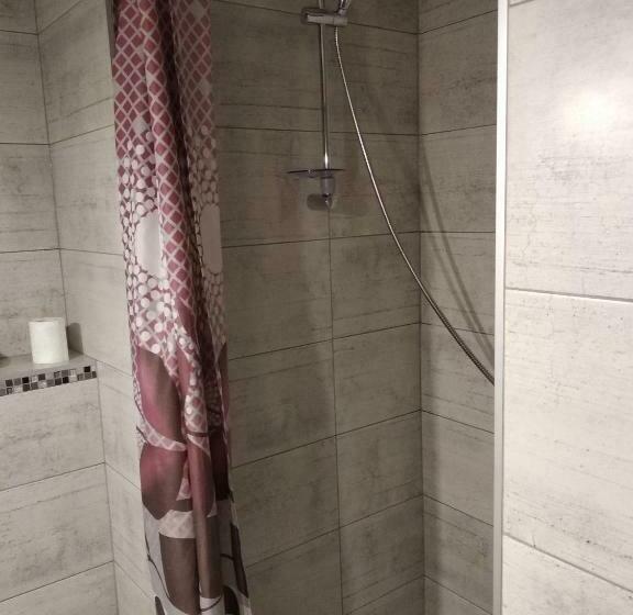 اتاق استاندارد, U Janka