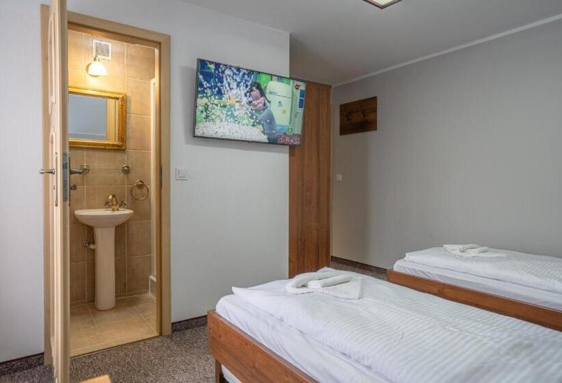 اتاق استاندارد سه نفره, Willa Pod Szrenicą 2