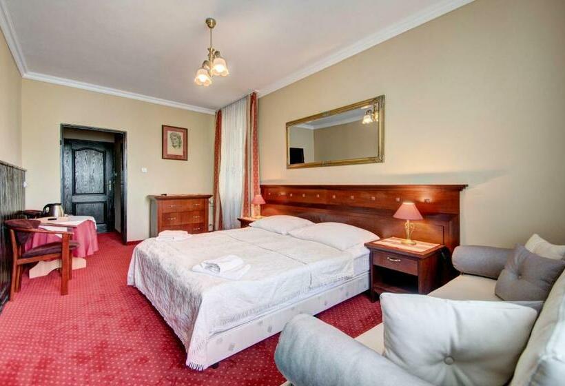Quarto Estandar, Willa Roztoka