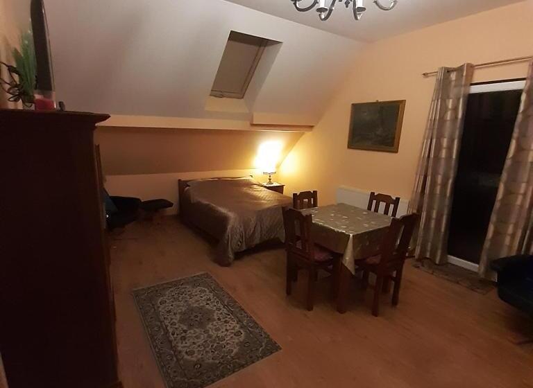 חדר לארבעה סטנדרטי עם מרפסת, Agroturystyka Brzozowe Wzgórze