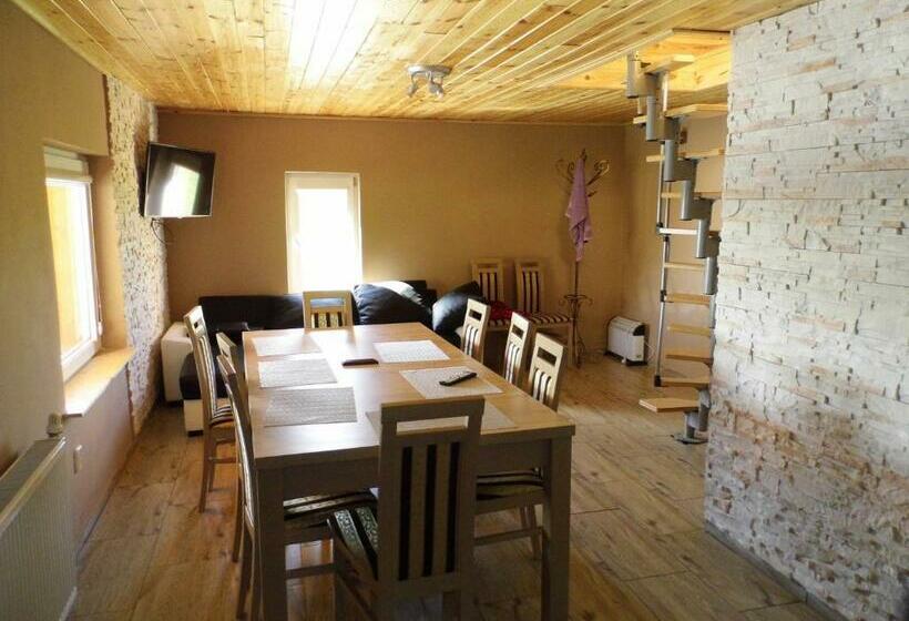 בקתת חדר, Domek Pod Akacjami