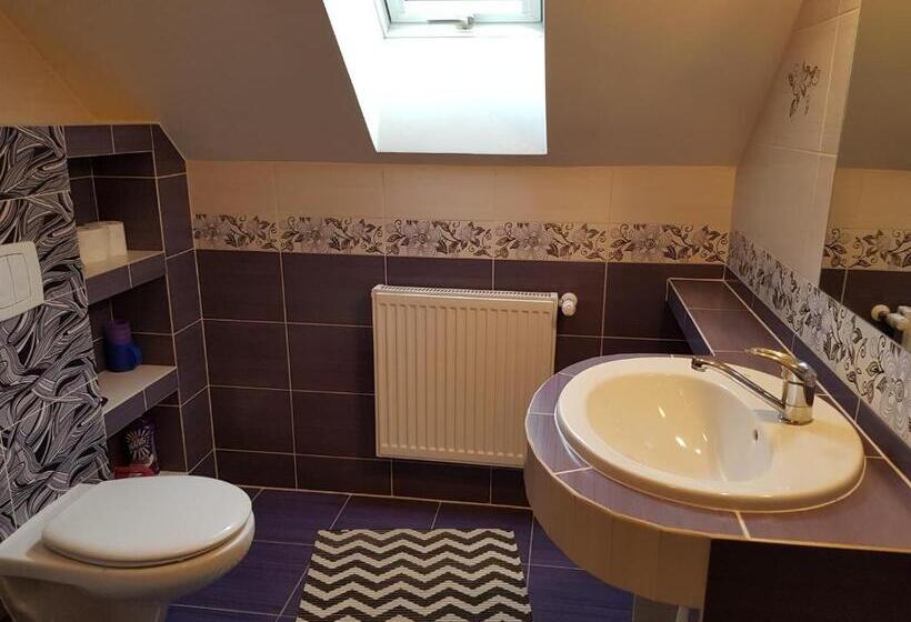 اتاق استاندارد با سرویس بهداشتی مشترک, Eko Zagroda Bocianie Gniazdo