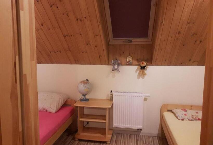 استودیو خانوادگی, Eko Zagroda Bocianie Gniazdo