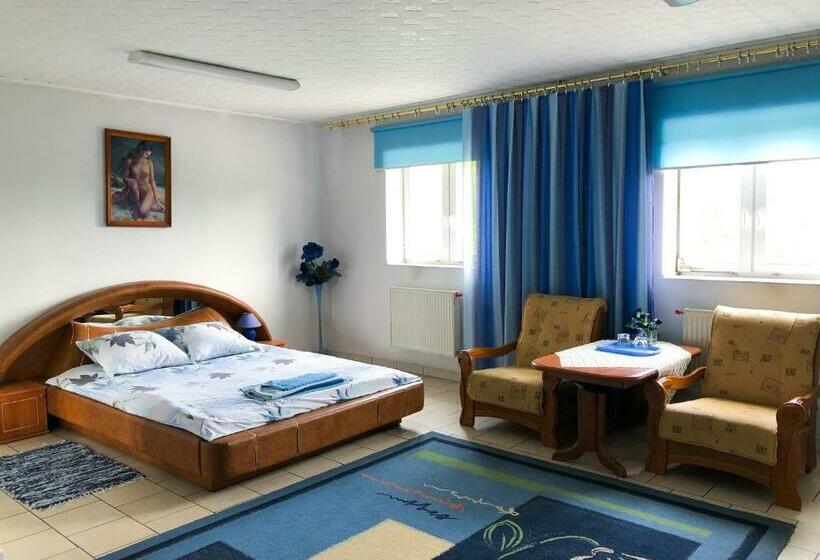 اتاق استاندارد سه نفره, Kowalski