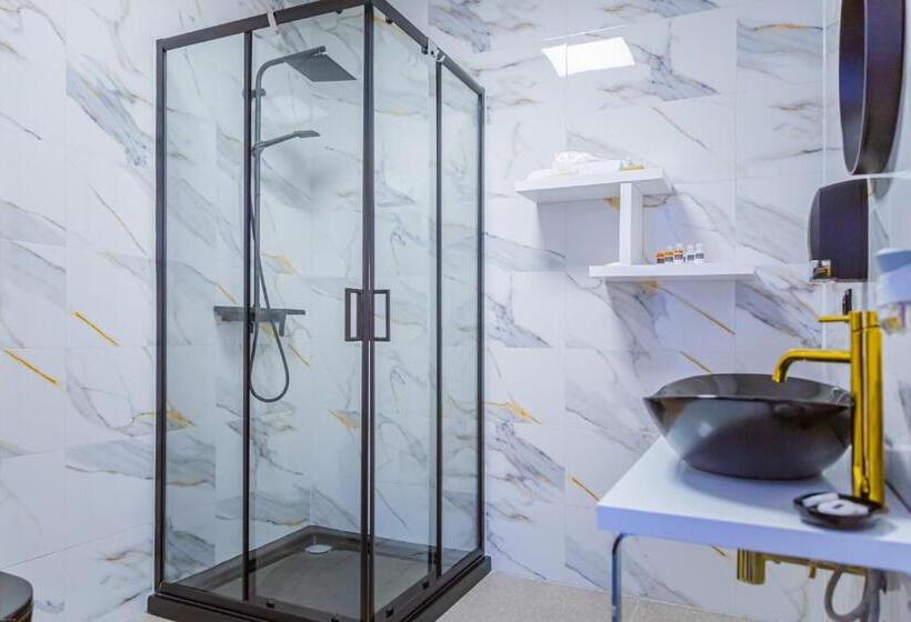 غرفة عائلية, Magnolia