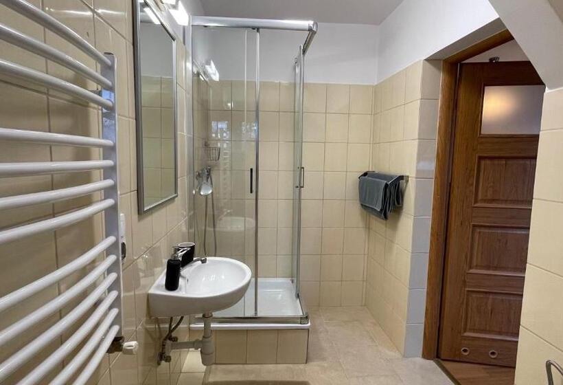 חדר משפחתי, Villa Anser