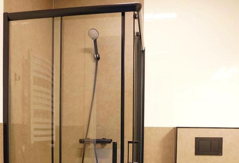 חדר סטנדרט עם מרפסת, Ind.u Apartamenty