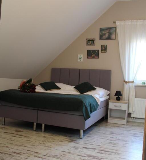 适合残疾人使用的标准间, Azymut