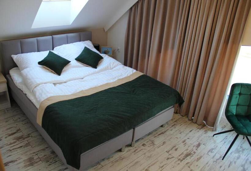 スーペリアールーム, Azymut