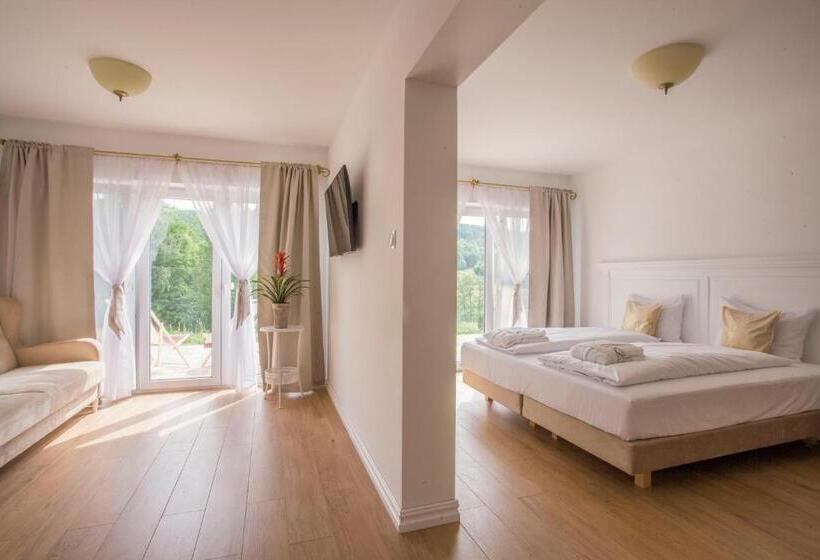 استودیو ساده, Dwór I Dworek Leszczowate Wellness & Spa