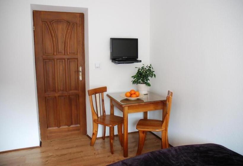 スタンダードトリプルルームの外観-バスルーム, Willa Gościnny Próg