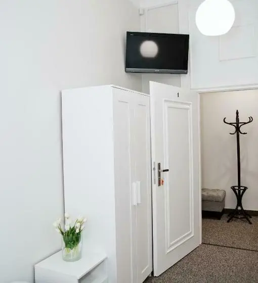 اتاق استاندارد, Rodmos Hostel