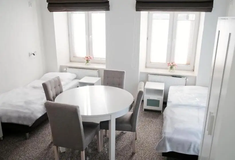تختخواب در اتاق مشترک, Rodmos Hostel