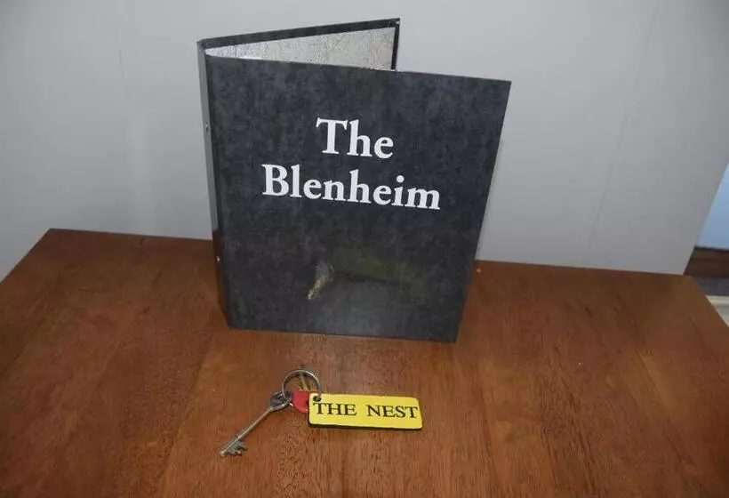 サイドオーシャンビュースタンダードルーム, The Blenheim
