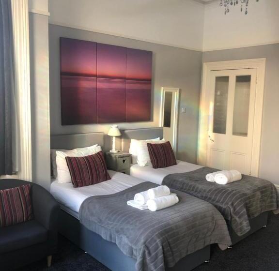 اتاق اکونومی, The Blenheim