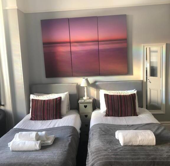 اتاق اکونومی, The Blenheim