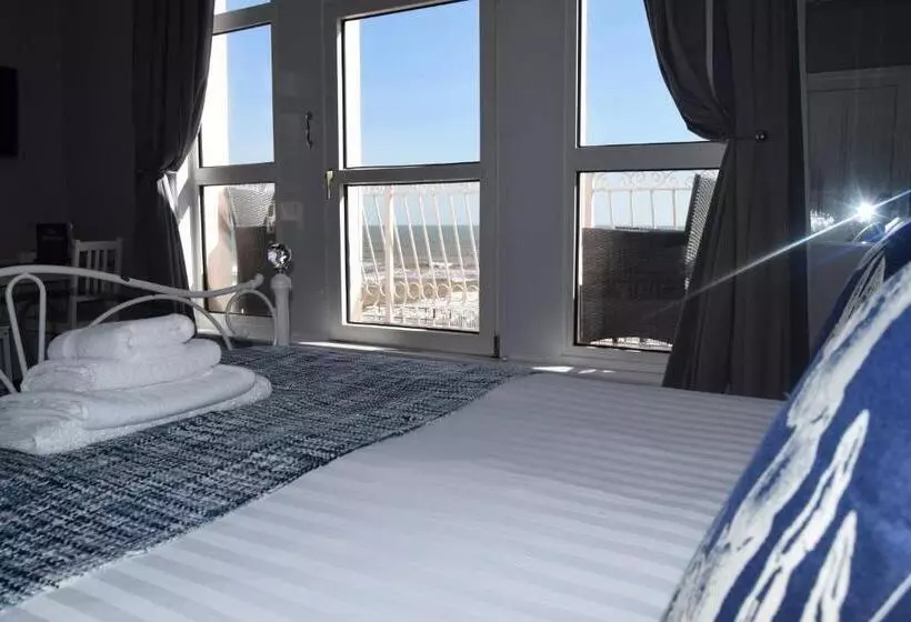 Classic room with balcony, The Blenheim