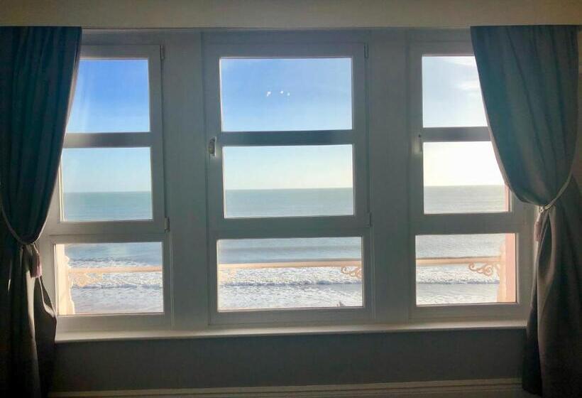 اتاق استاندارد با چشمانداز دریا, The Blenheim