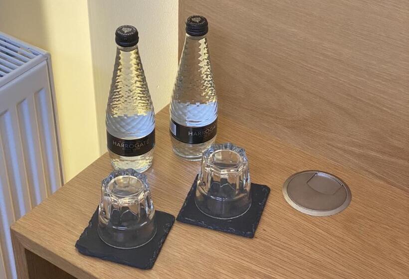 Номер Стандарт, The Carpenters Arms