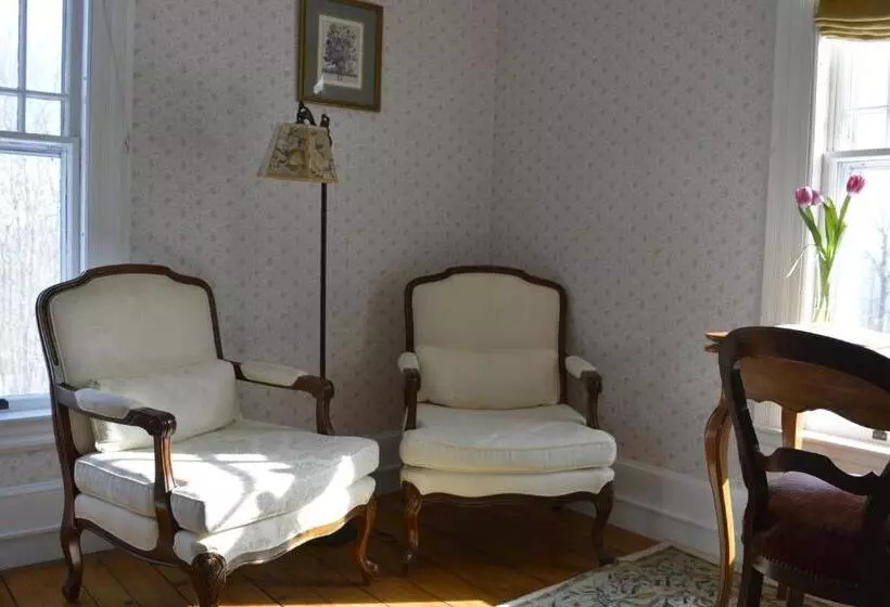 オーシャンビュースタンダードルーム, Victorian By The Sea