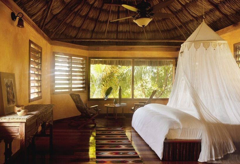 小室, Gaia Riverlodge