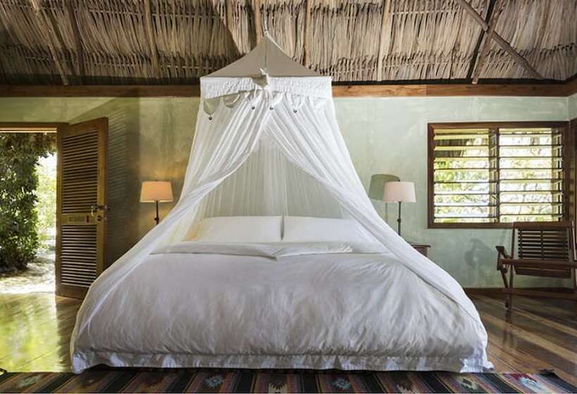 小室, Gaia Riverlodge