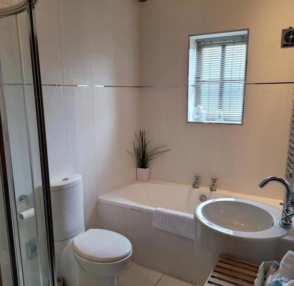 ジュニアスイート, The Blue Bell Inn