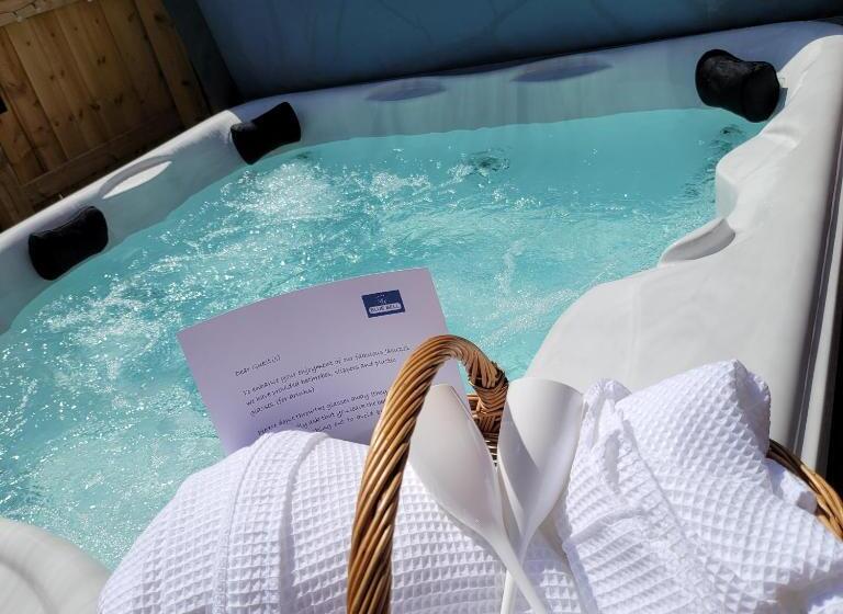 ジュニアスイート, The Blue Bell Inn