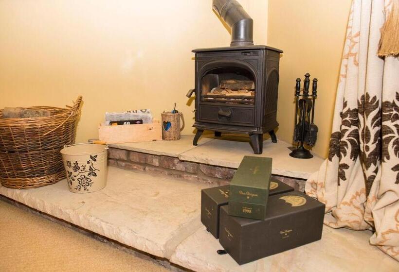 ジュニアスイート, The Blue Bell Inn