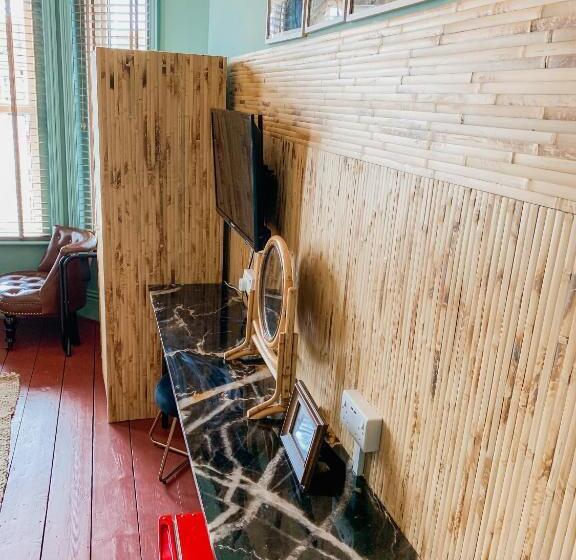 스탠다드 룸 킹사이즈 침대, The Townhouse 101